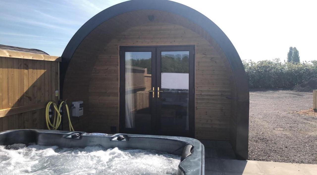 מלון פרודשם Superior Glamping Pod With Hot Tub מראה חיצוני תמונה