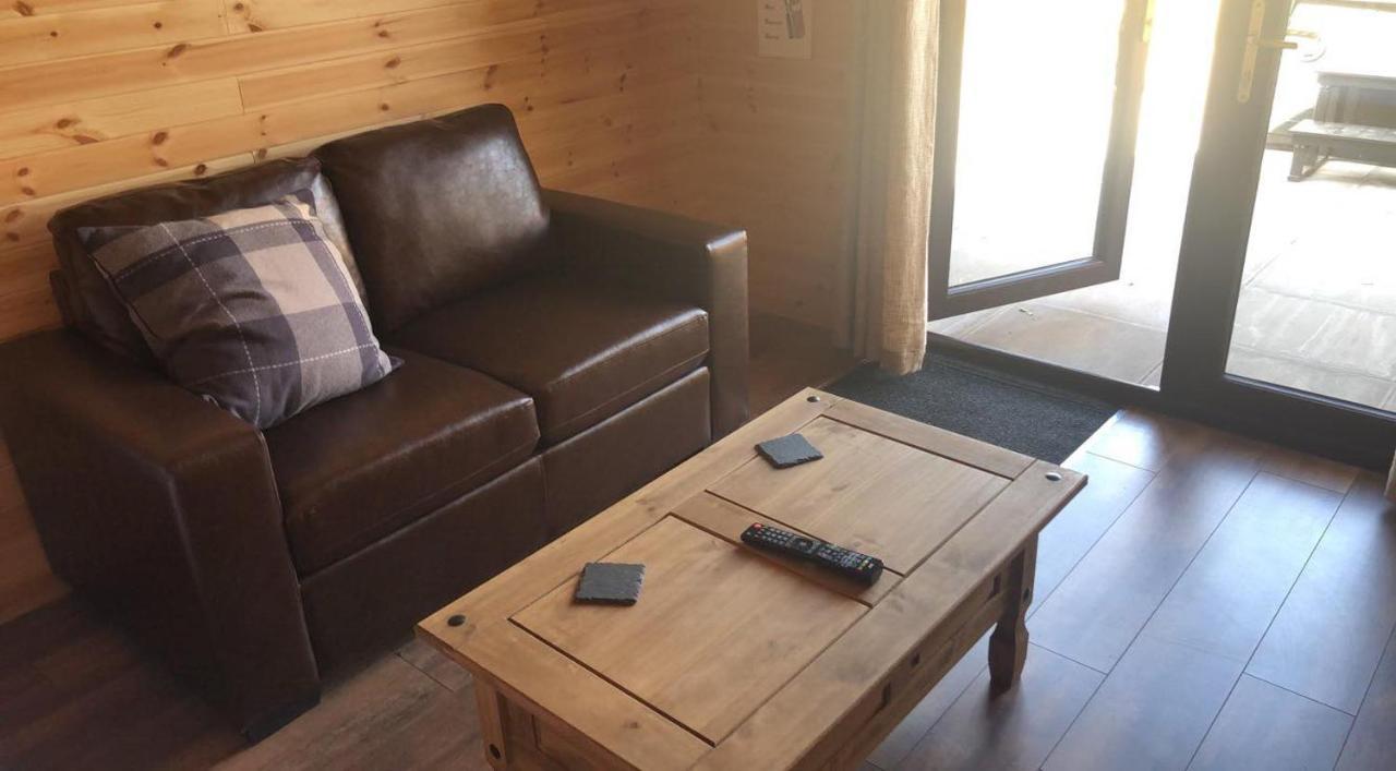 מלון פרודשם Superior Glamping Pod With Hot Tub מראה חיצוני תמונה